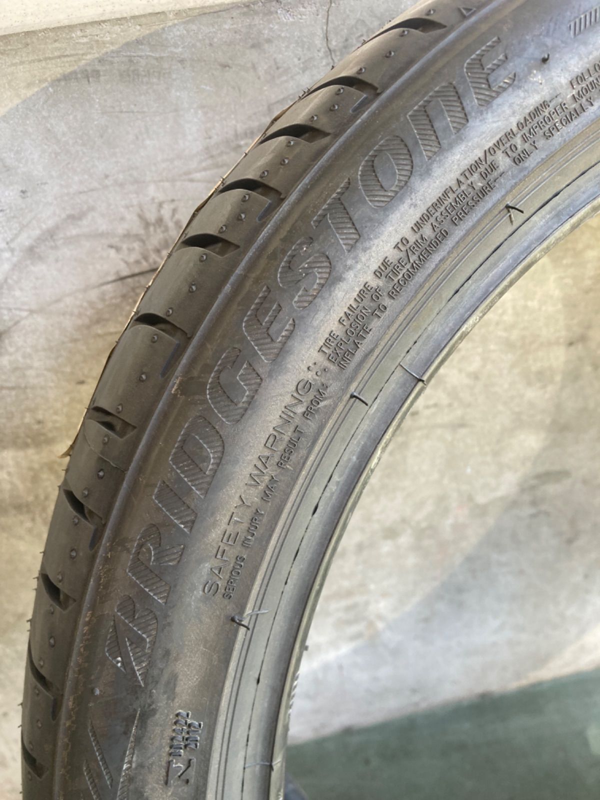 25     235／40R19   ブリヂストン　ポテンザ　2018年製　１本