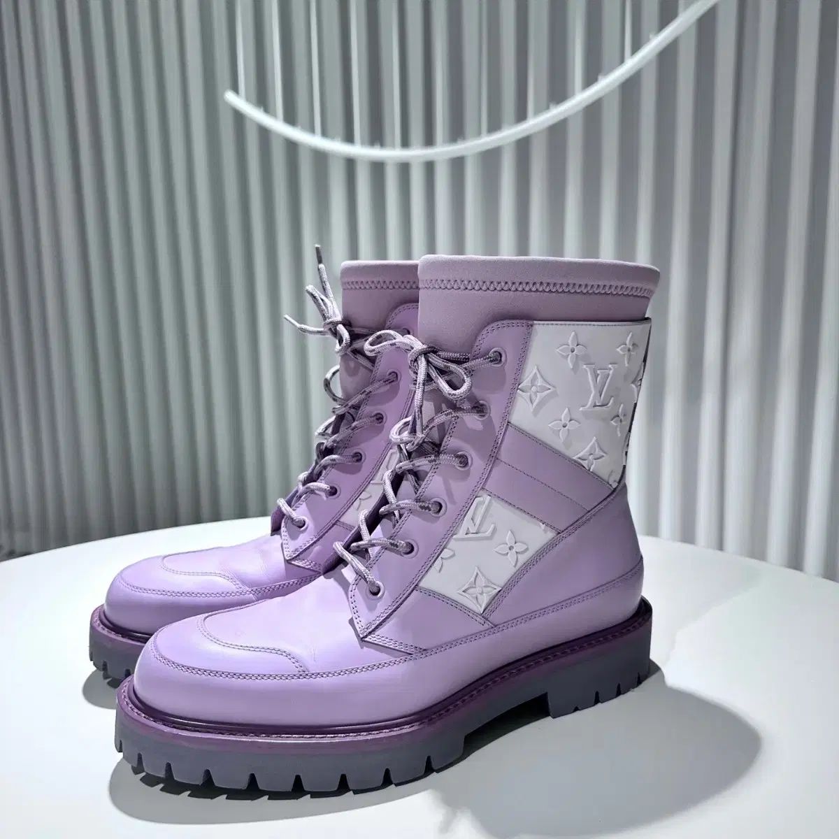 LOUIS VUITTON ピンクラバー　レイン　ブーツ ルイ・ヴィトン新作レインシューズ、“モノグラム・フラワー