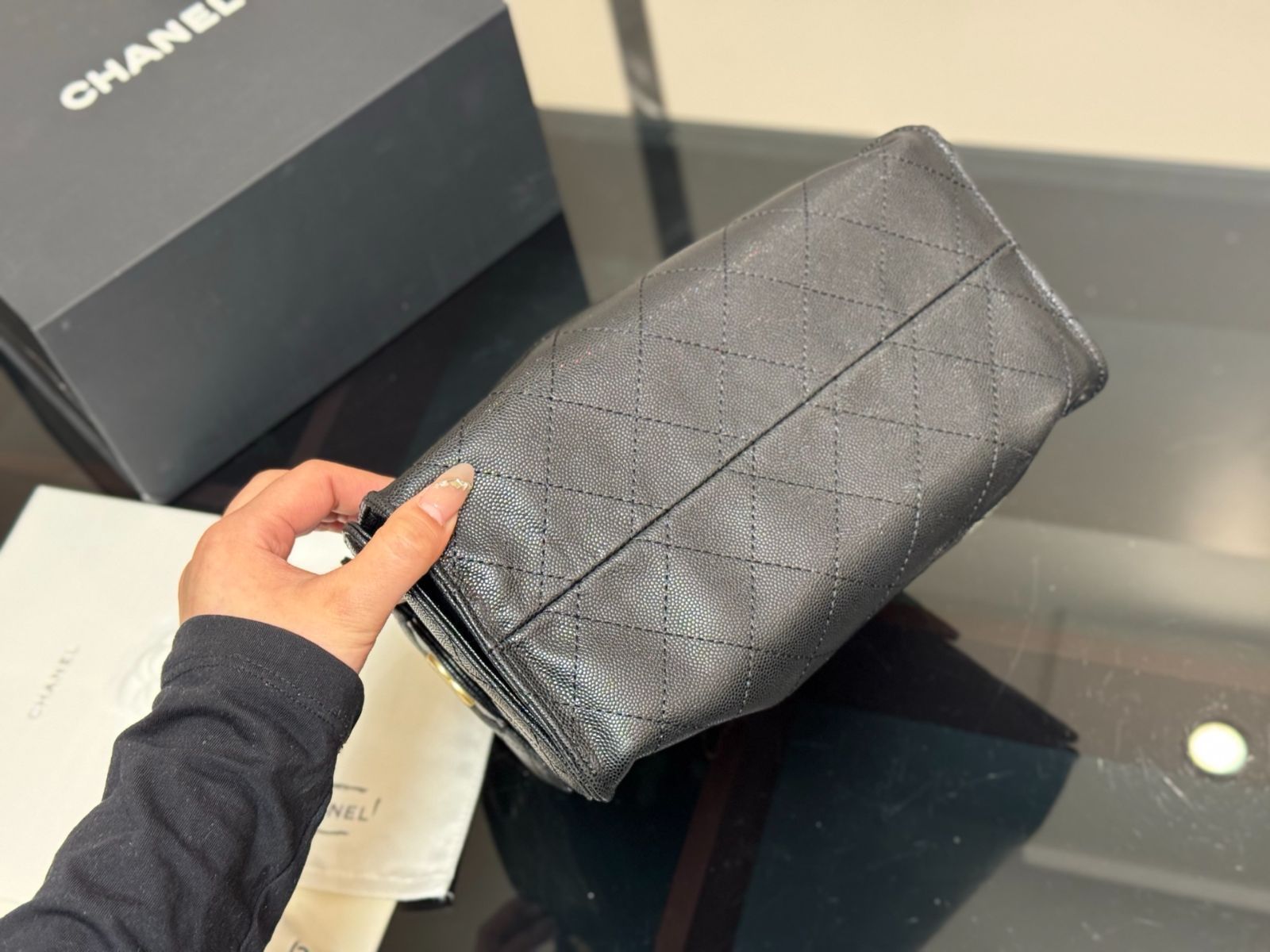 今日特価】Chanel 25S ホボバッグ キャビアレザー 25×19cm