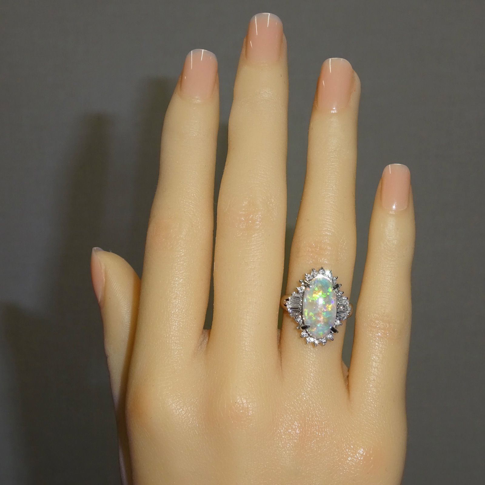 プラチナ pt900 天然オパール2.81ct 天然ダイヤモンド0.68ct デザイン 