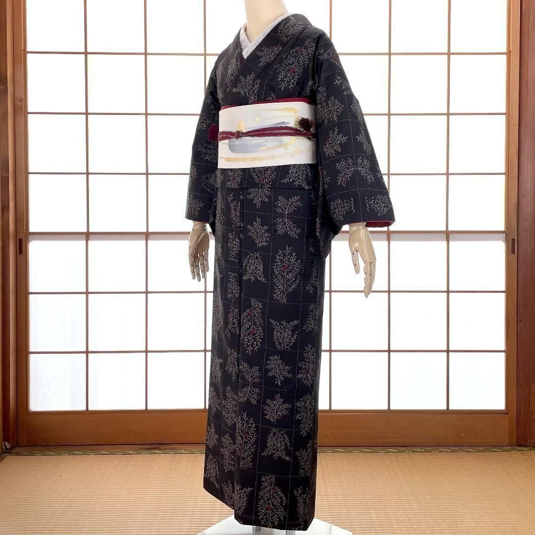 本場大島紬 着物 泥大島 袷 正絹 格子に枝葉 一元 ブラック kimonolove リユース品 オゾン消臭サービス A-1038