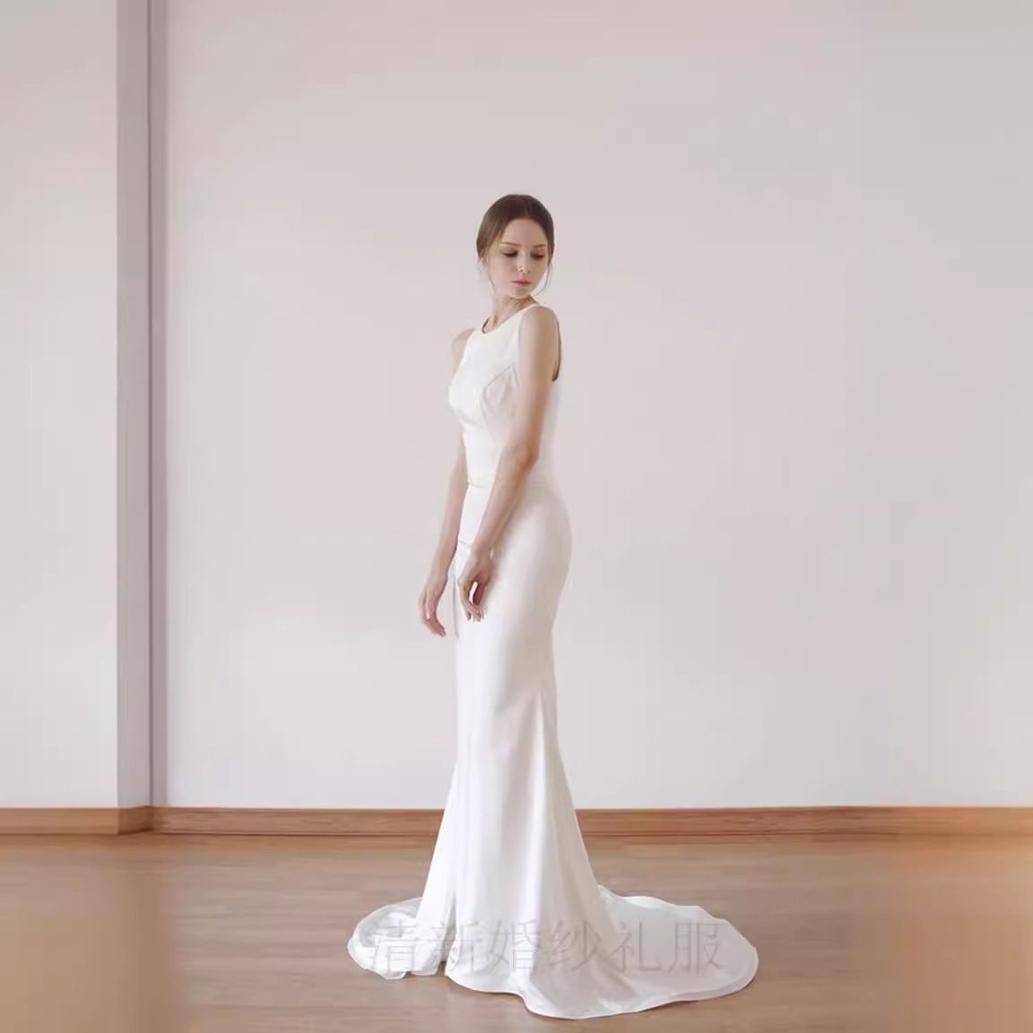 マーメイドライン トレーン付き ホワイト ドレス ウェディング ウェディングドレス オフショルダーウェディングドレス 編み上げタイプ フィッシュテー ウェディングドレスAライン・総レースのトレーン付き ウエディング