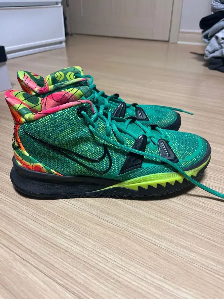 NIKE ナイキ カイリー 7 ウェザーマン EP 275 バスケットシューズ