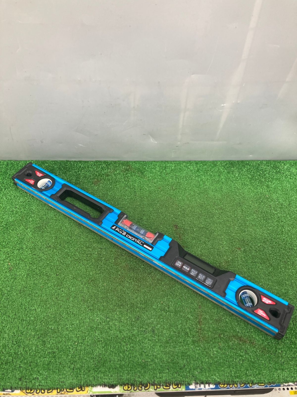 盆栽鉢】 陽刻青磁鉢 赤珊瑚文様 三つ足 時代鉢 古瀬戸 （径29cm )