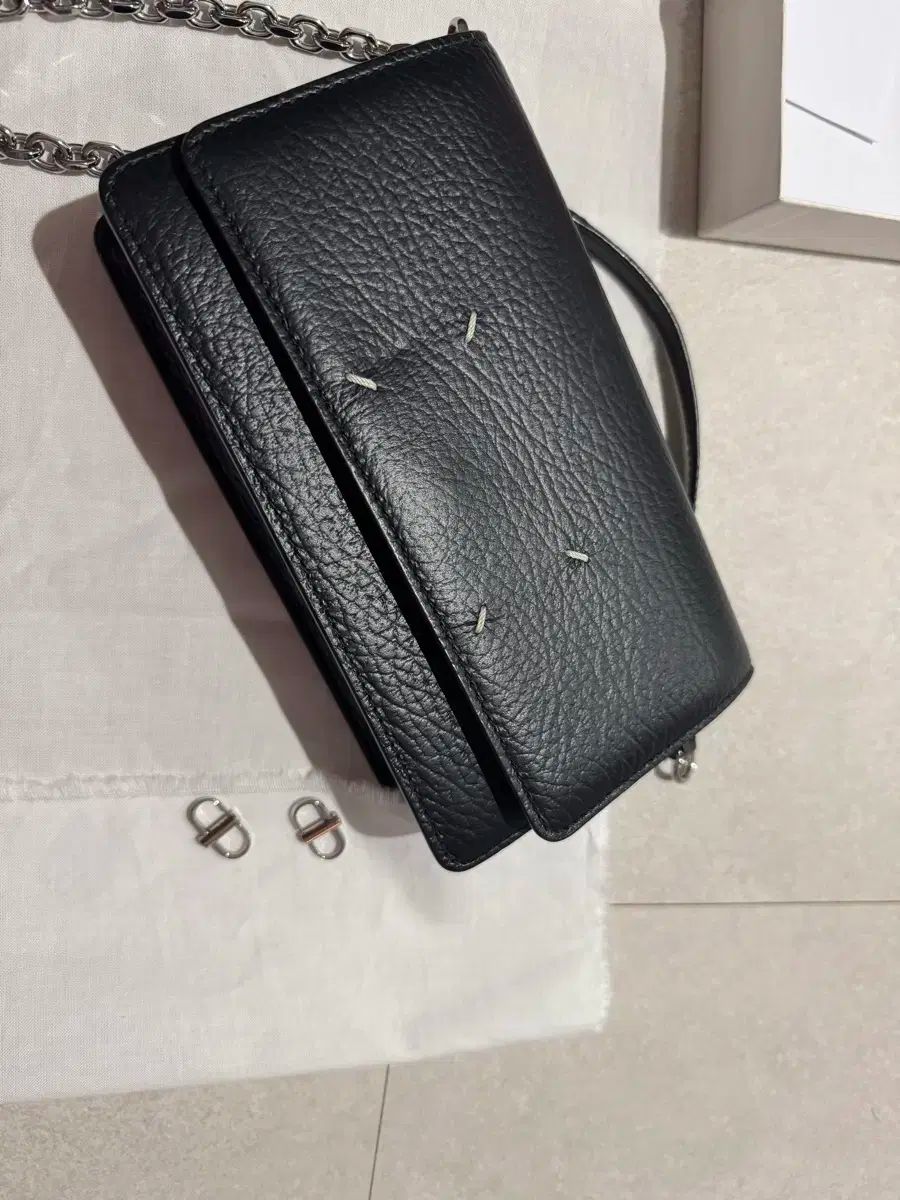 チェーン 二つ折り財布