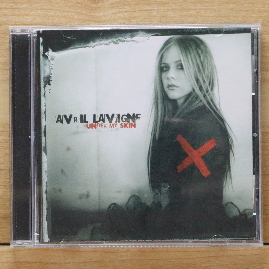 アヴリル・ラヴィーン サイン入りCD ｸﾞﾚｲﾃｽﾄ・ﾋｯﾂ【通常盤】・ｱｳﾞﾘﾙ・ﾗｳﾞｨｰﾝ | Sony Music Shop・CD