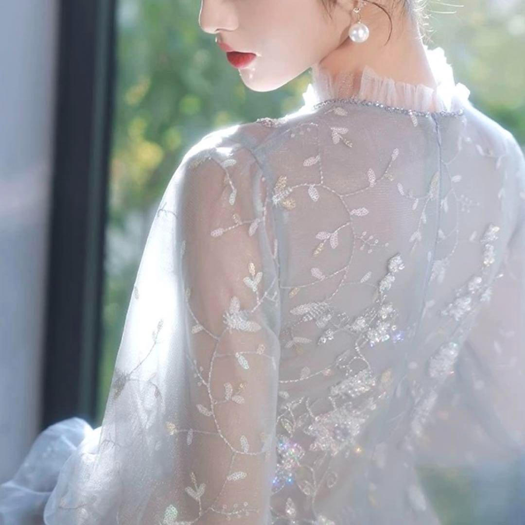 花柄の散りばめられた 美しい 長袖 イブニングドレス♩.• 花柄の散りばめられた 美しい 長袖 イブニングドレス - メルカリ