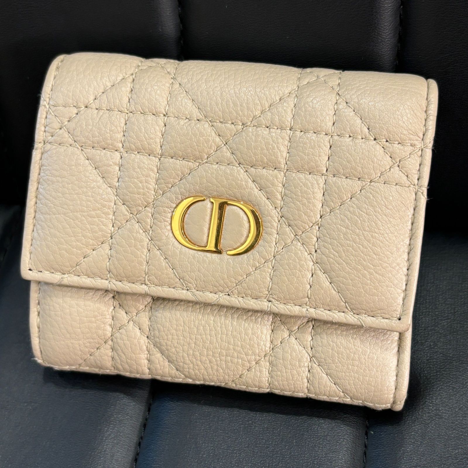 ΩNA3559 Christian Dior PARIS クリスチャンディオール 三つ折り財布 コンパクトウォレット ベージュ カナージュ CDロゴ