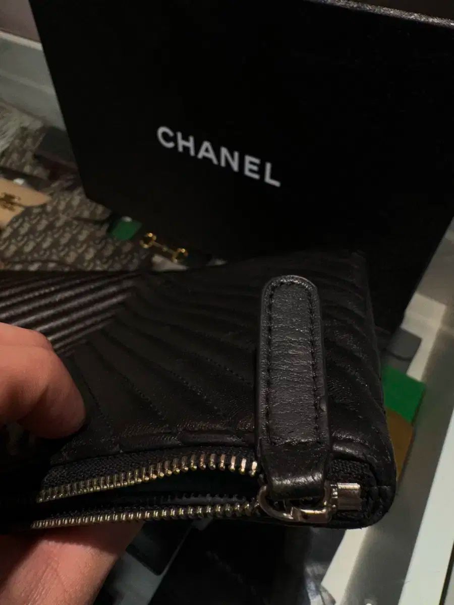 Chanel シャネル スタッド シェブロン クラッチ ポーチ ラムスキン DECORATOM_COM_BR