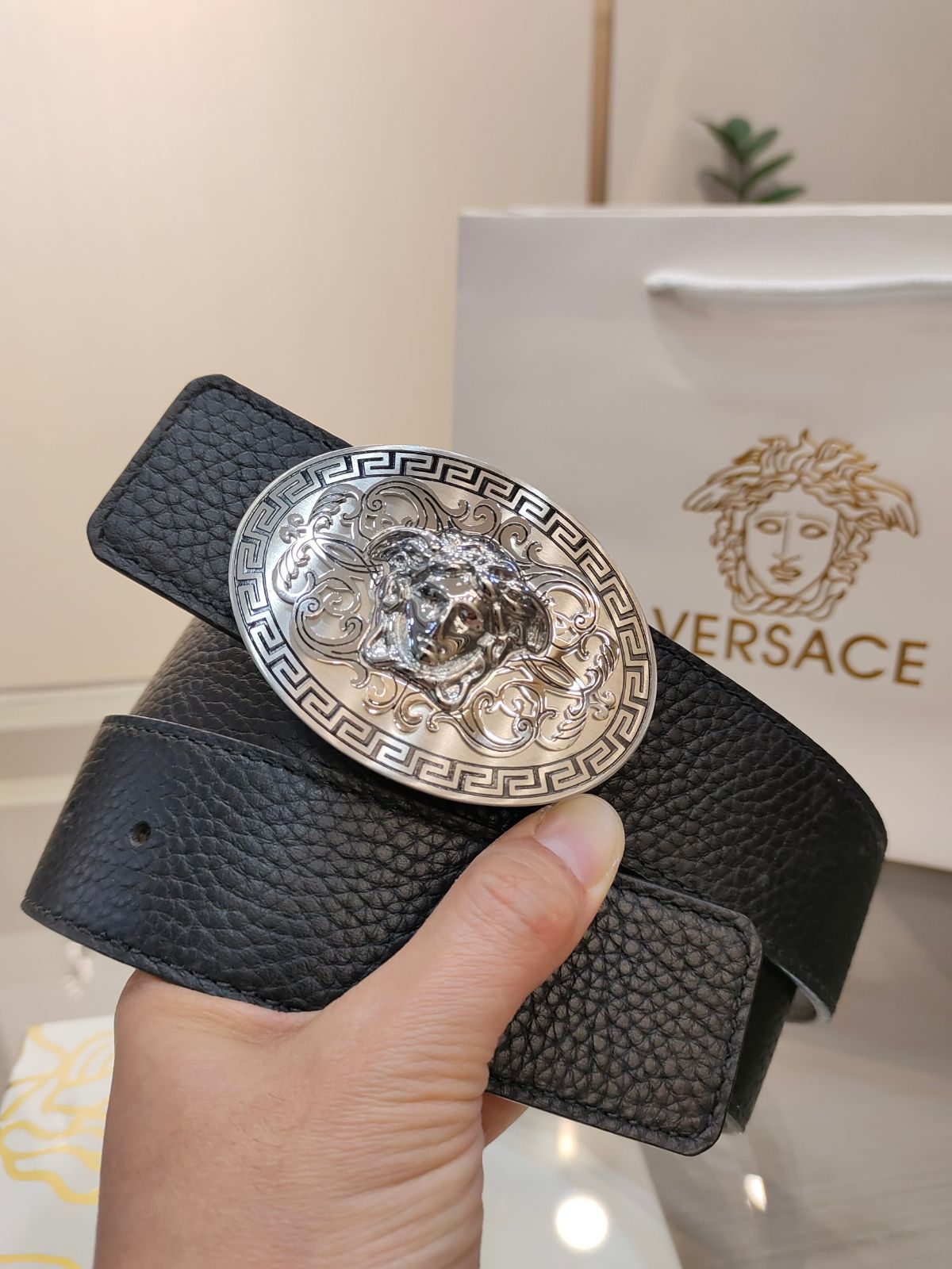 Versace メデューサバックル ベルト ラ メドゥーサ レザー ベルト ブラック | VERSACE JP