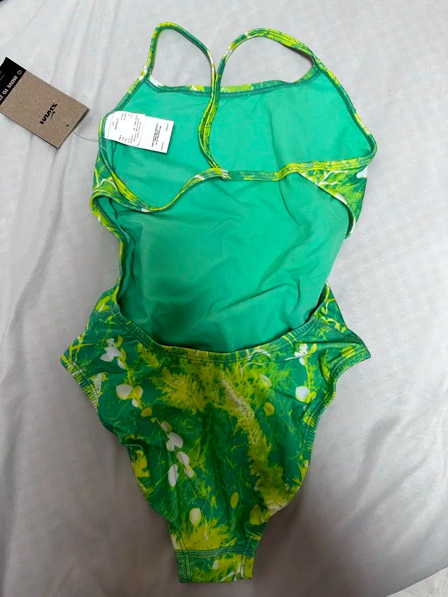 NIKE ナイキ 切り抜き 交響曲 ライムグロー 16