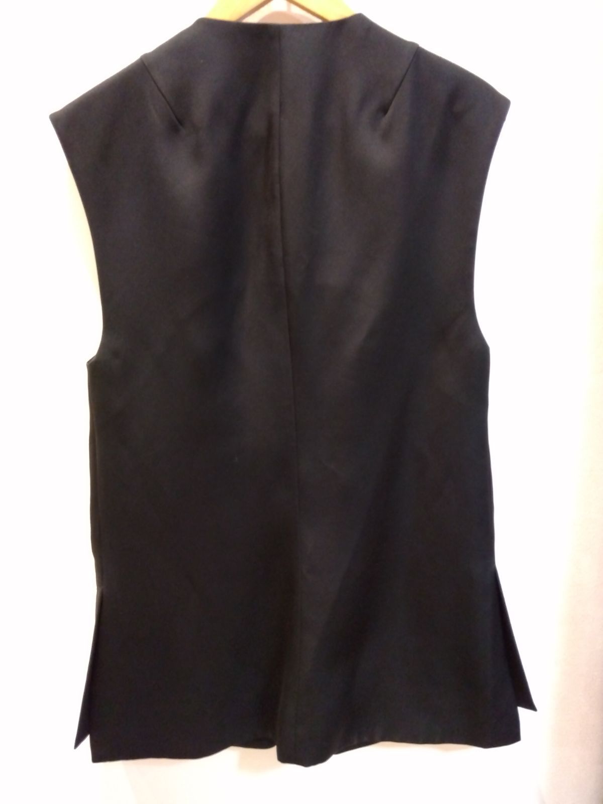 年内で出品終了 M19 アンスリード UN3D. トップス ベスト