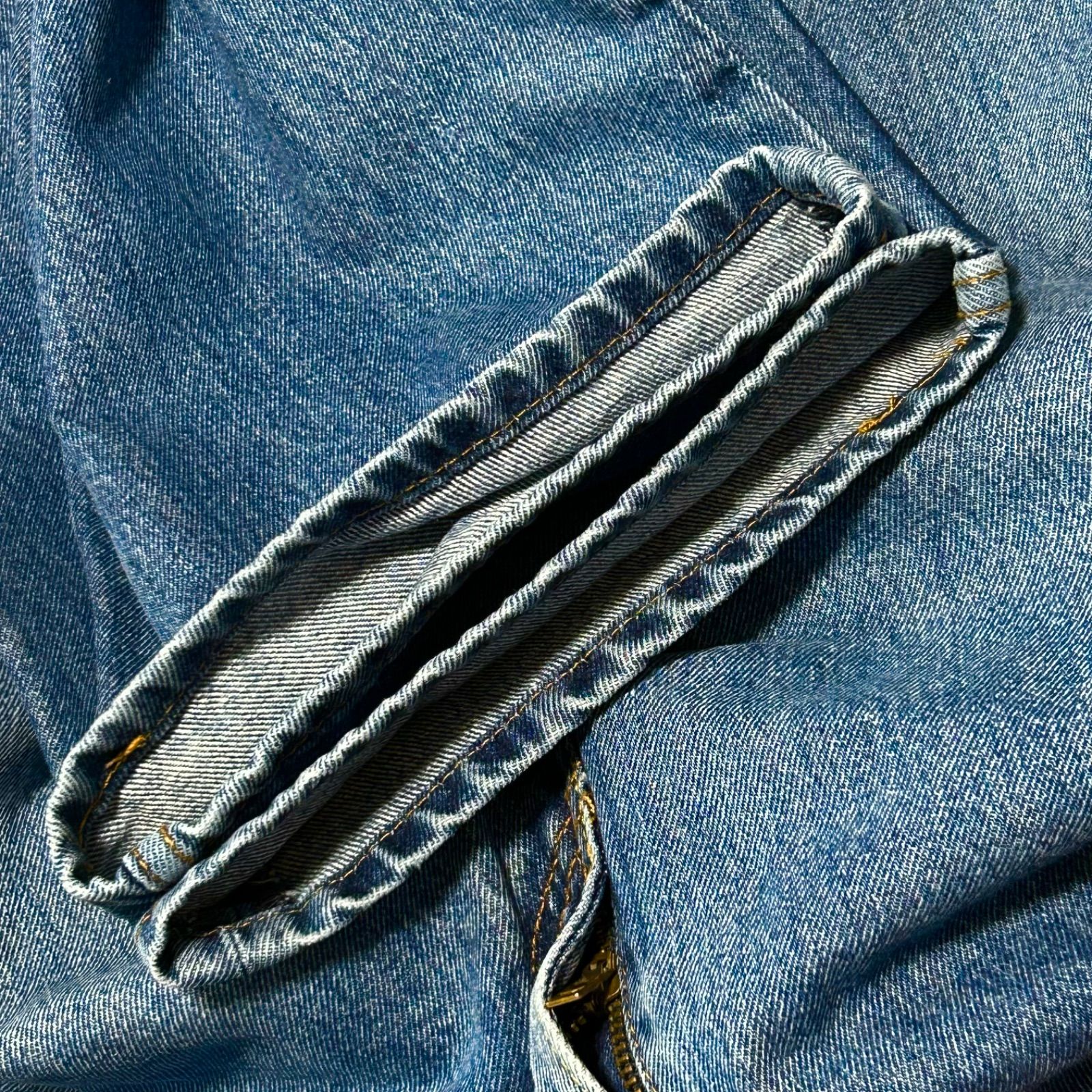 US古着　バギーデニム　極太 ワイド　インディゴ　W46 リーバイス560LEVI'Sデニムパンツw46大きいサイズバギーパッチ