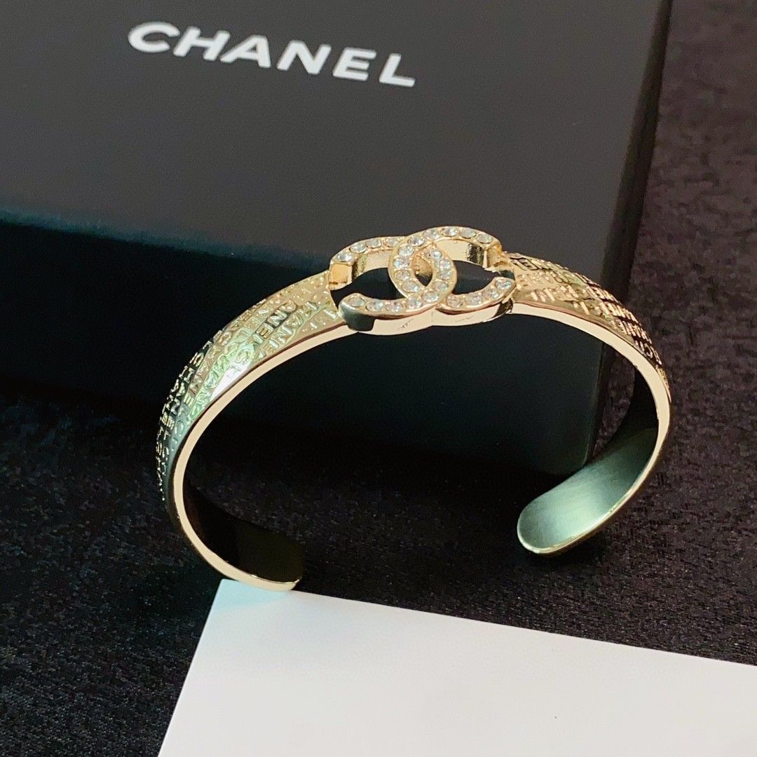 【キラキラのCCロゴがとってもキュート☆】CHANEL ブレスレット キラキラ華やか☆【CHANEL】CCロゴ ネックレス (CHANEL