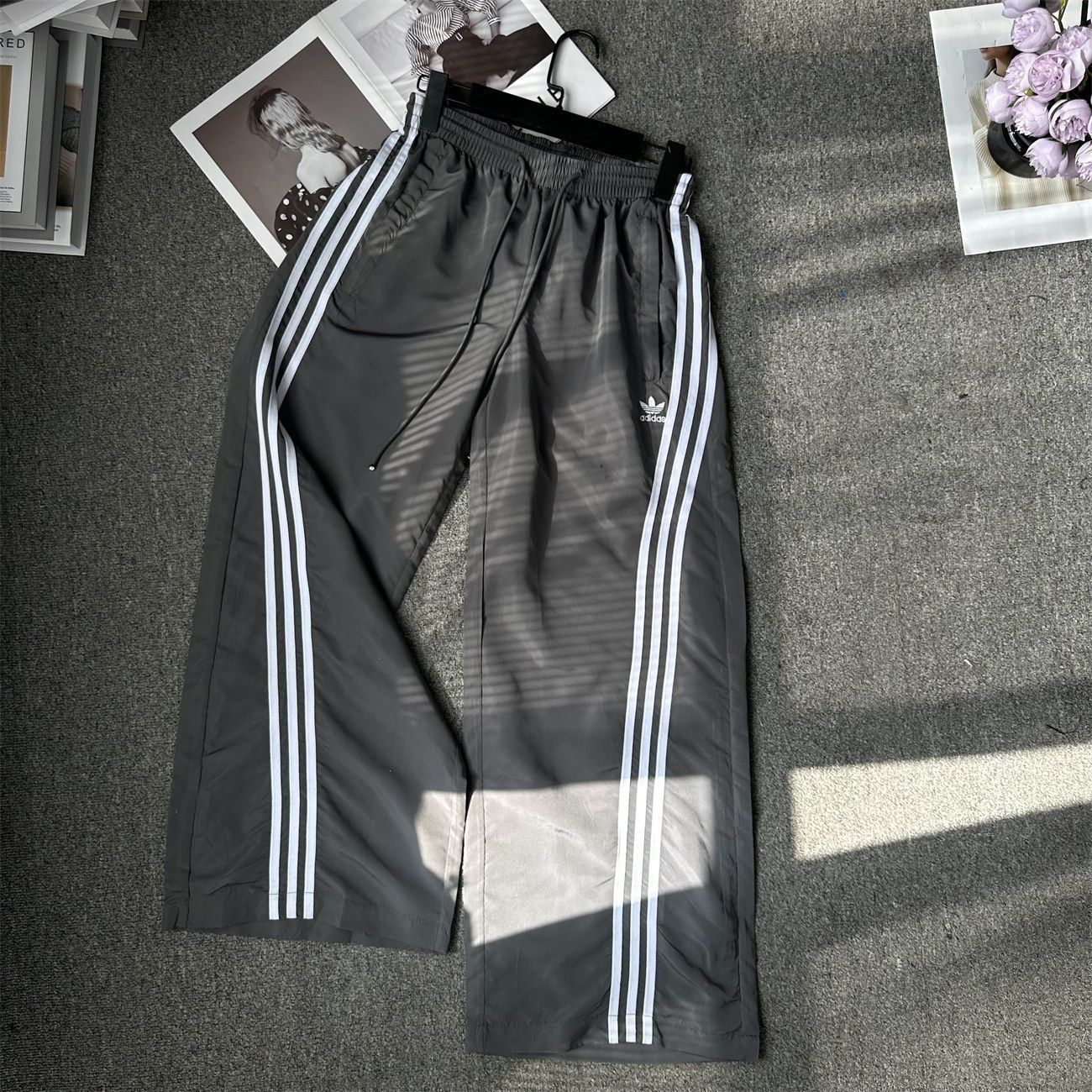 新品未使用 ADIDAS ORIGINALS ADILENIUM メガフレア トラックパンツ  