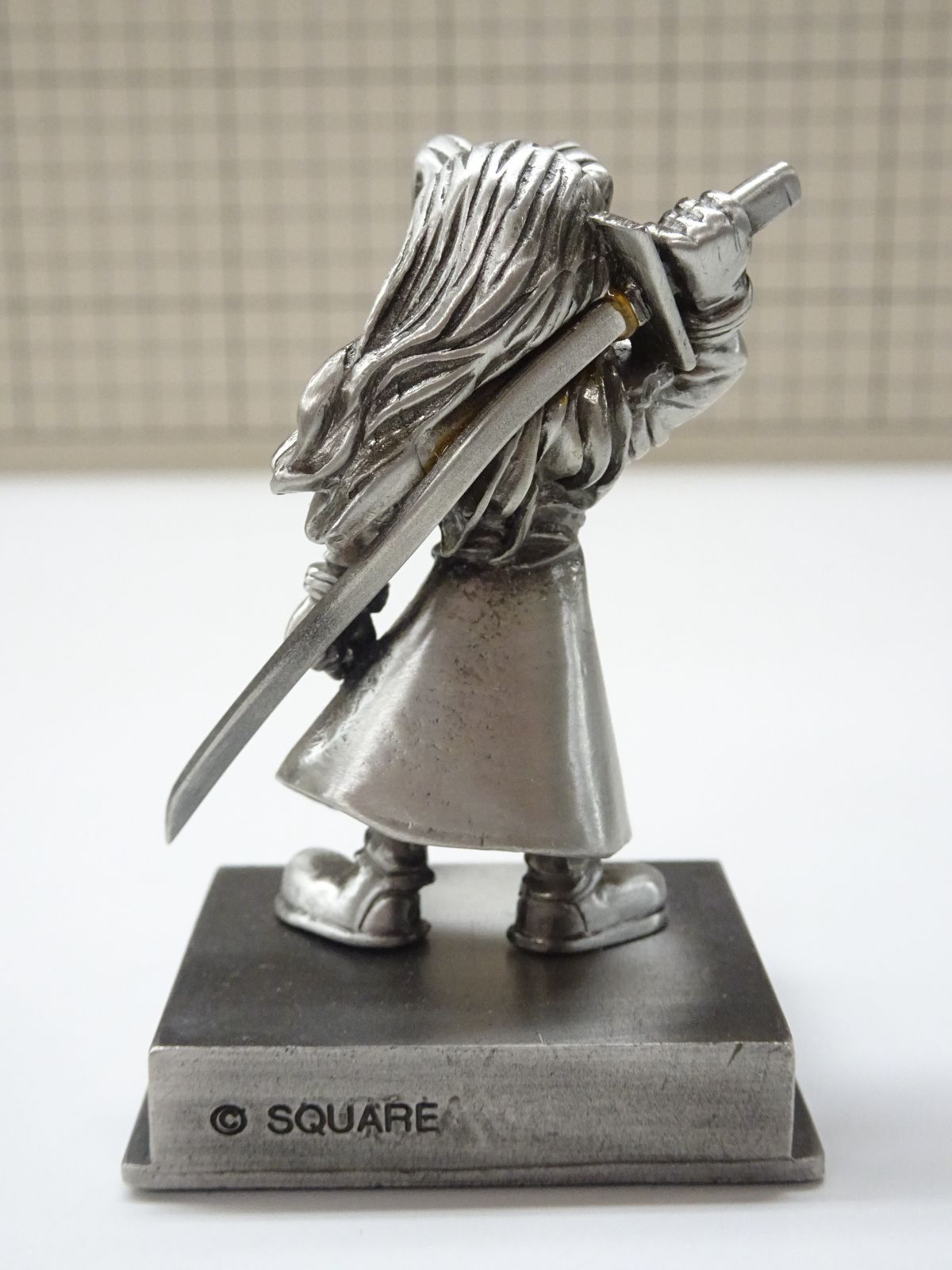 【希少品】ファイナルファンタジーVII セフィロス クロムフィギュア Amazon.co.jp: Final Fantasy VII Bling Arts Sephiros PVC Pre