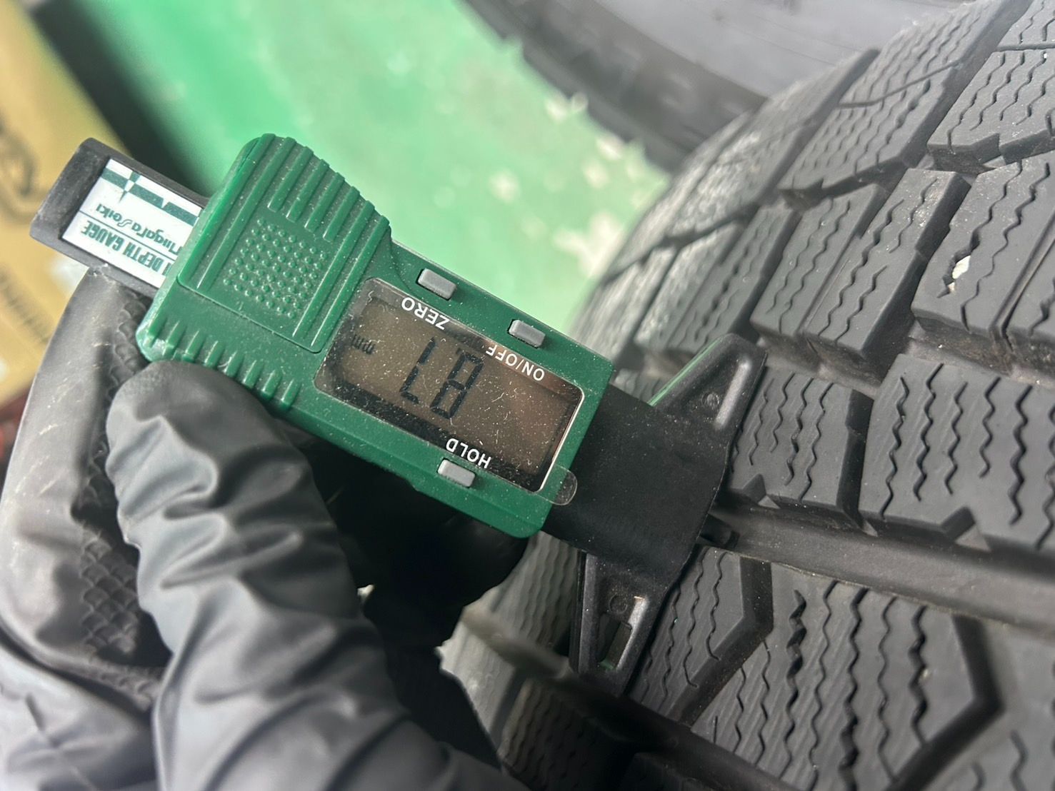 スタッドレスタイヤ 製