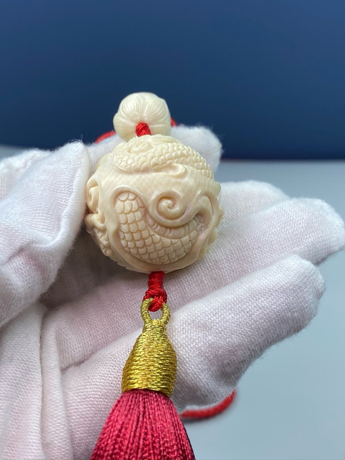 天然マンモス牙美しい手作り彫刻 龍珠 車用ストラップ - メルカリ