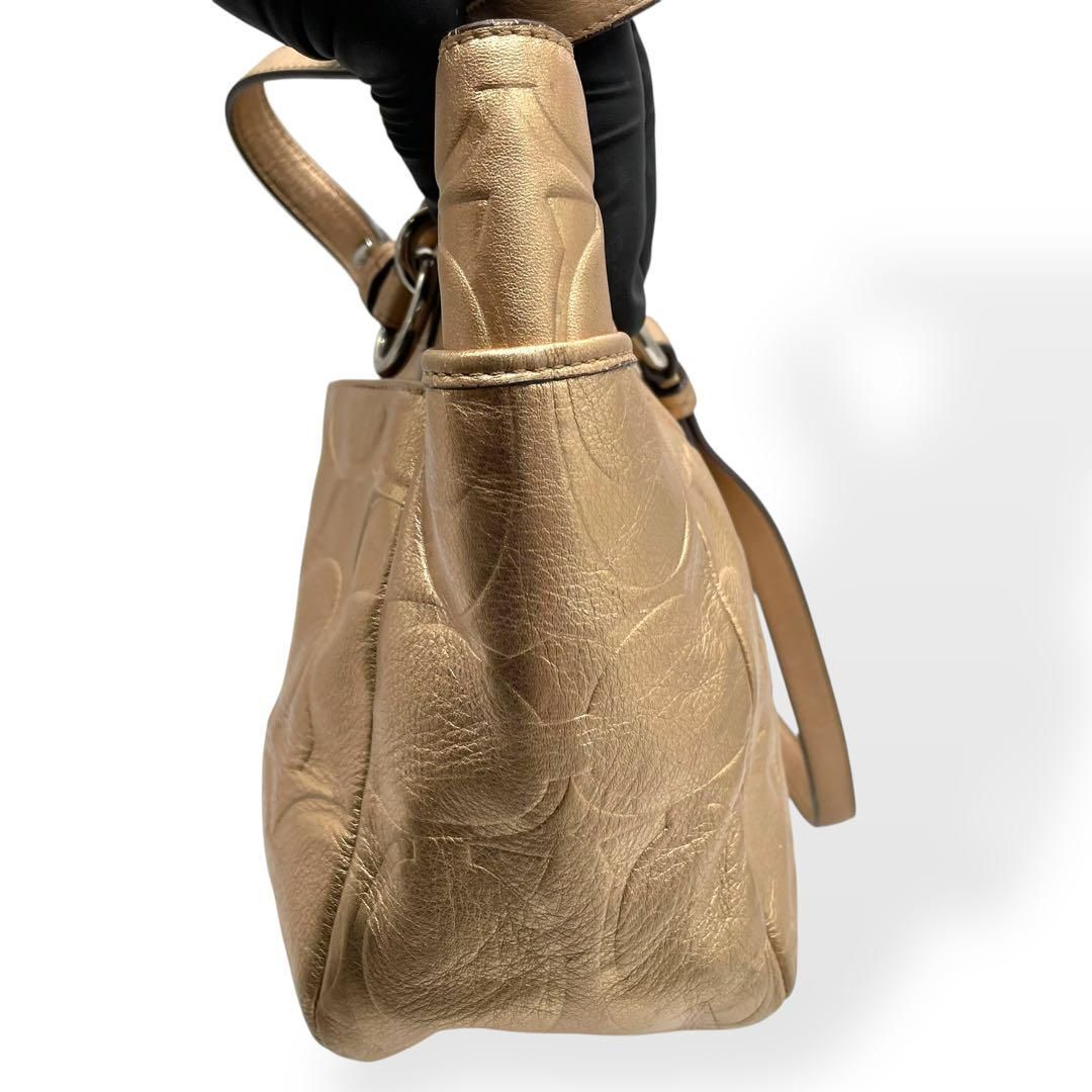 美品 コーチ トートバッグ シグネチャー エンボスロゴ ゴールド 肩掛け 美品 COACH トートバッグ シグネチャー エンボスロゴ ゴールド