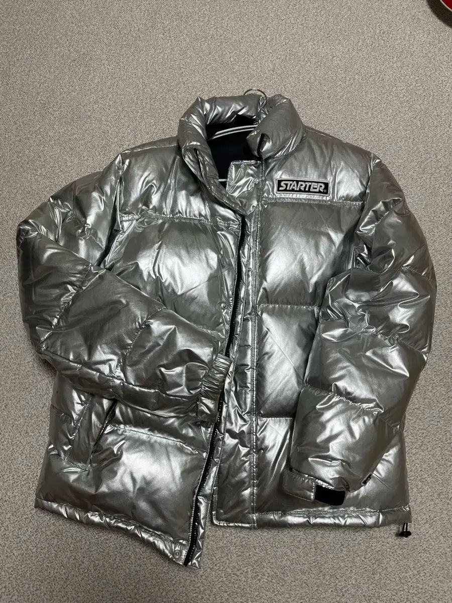 セール88STARTER&frasl;スターターロゴワンポイント スタンド STARTER(スターター) シルバー ダウンジャケット M