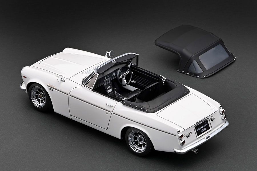 イグニッション モデル 1/18 ダットサン フェアレディ 2000 SR311