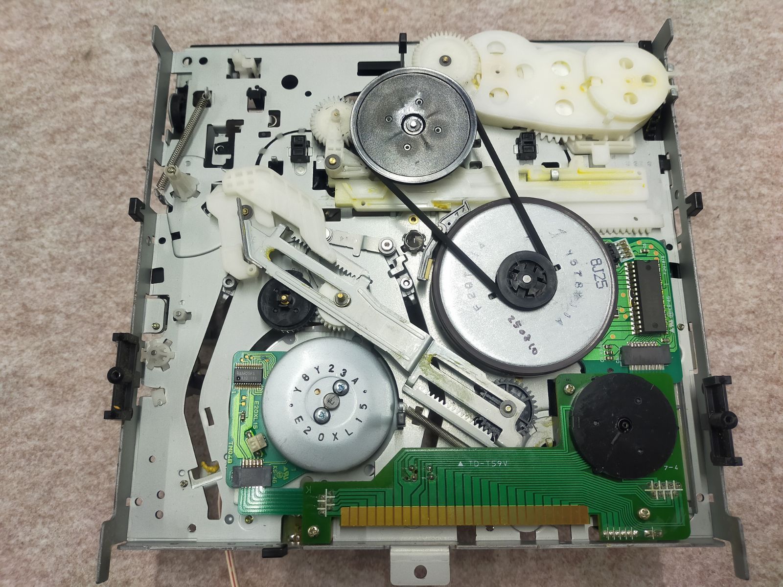 AIWA ワールドワイドVHSビデオデッキ NTSC/PAL/SECAM対応HV-MX100