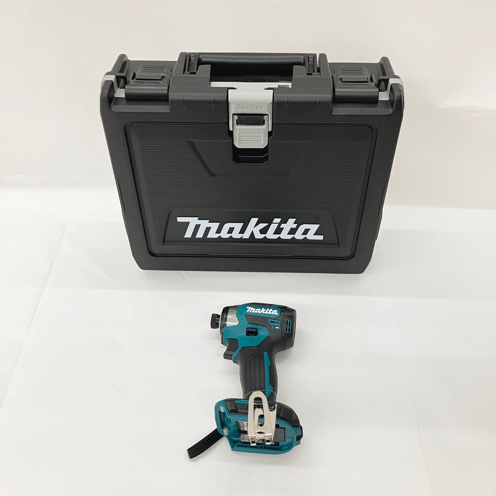 〇〇MAKITA マキタ 充電式インパクトドライバ 18v 本体 ケース付 TD173D ブルー