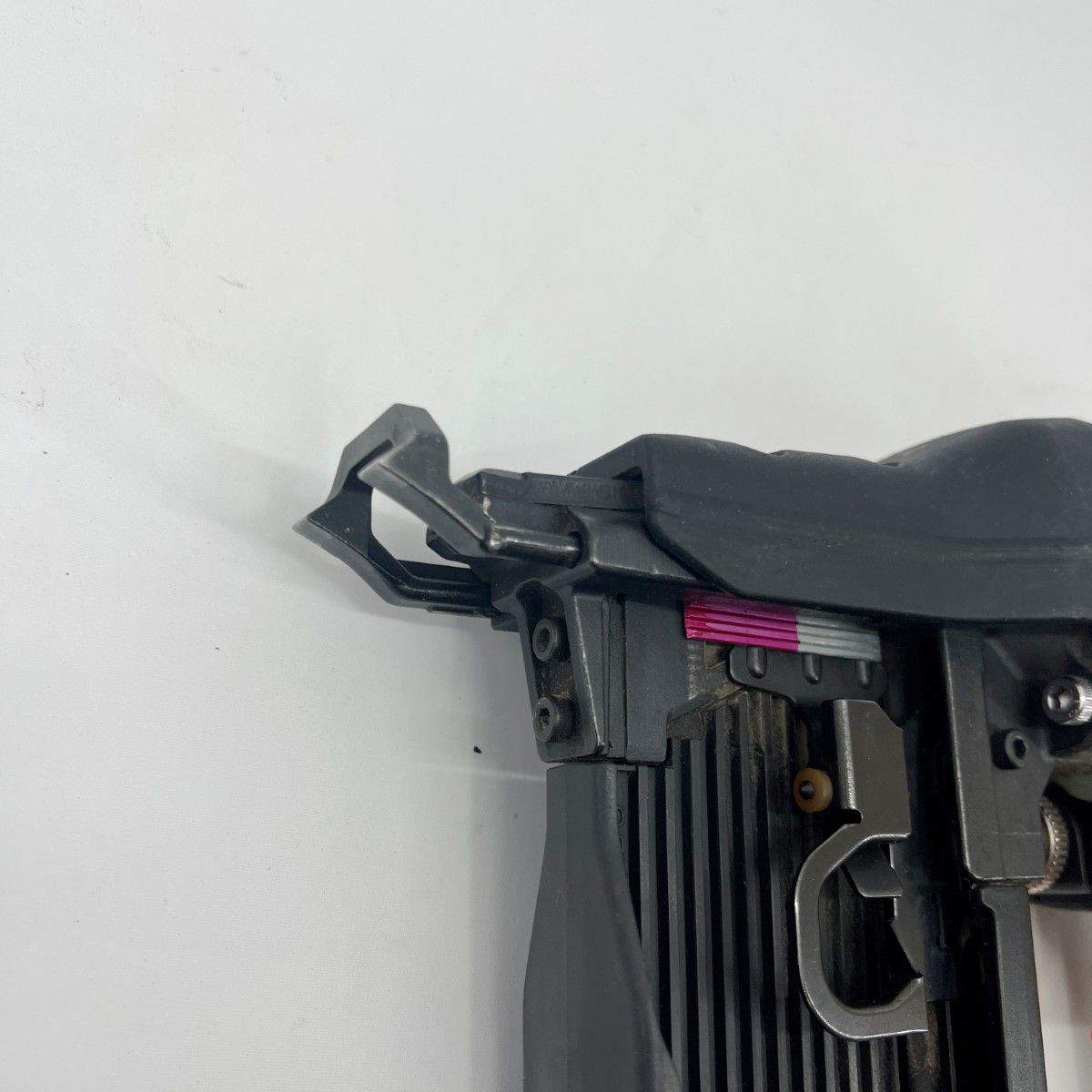 557B シルバー×レッド