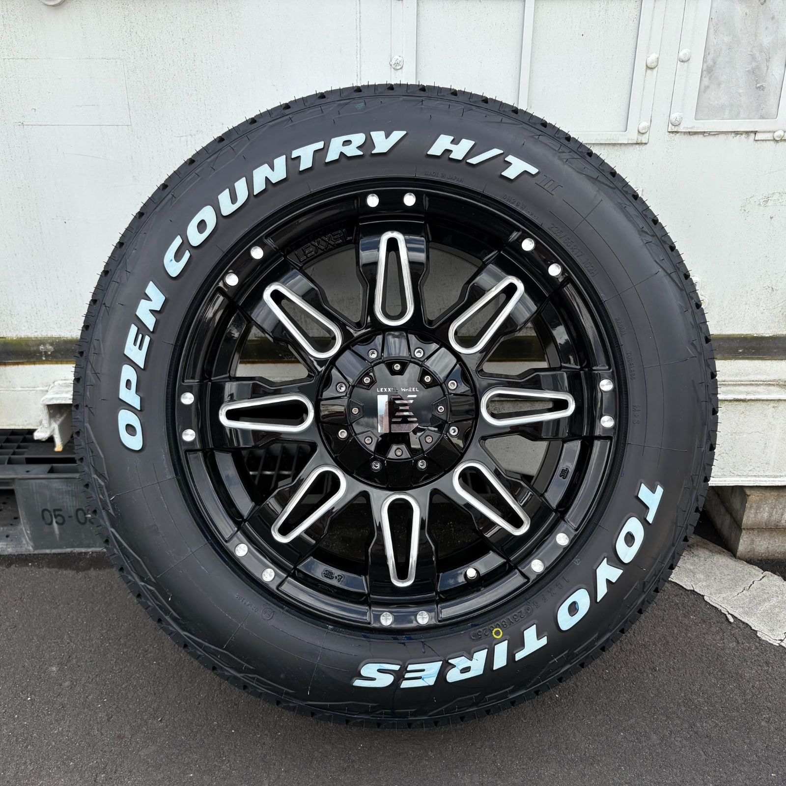 デリカD5 2024年製純正ホイールタイヤセット4本 デリカD5 純正ホイール 4本セットの通販 by T's shop｜ラクマ