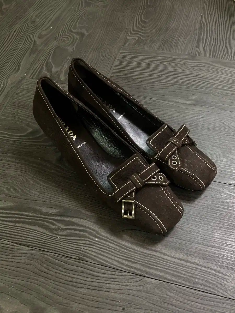 PRADA(プラダ) フラットシューズ ( 245 ) - メルカリ PRADA(プラダ) フラットシューズ ( 245 ) - メルカリ
