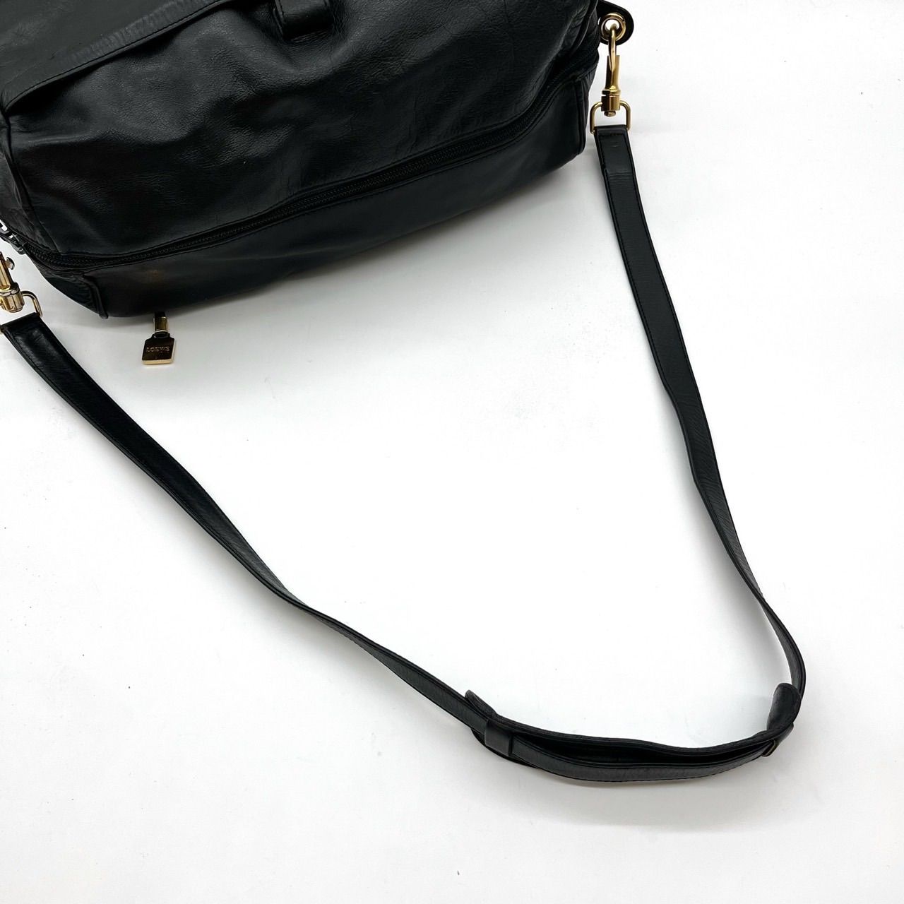 LOEWE ロエベ ショルダーバッグ アナグラム ロゴ型押し レザー 黒 LOEWE ロエベ アナグラム レザー ショルダーバッグ ブラック