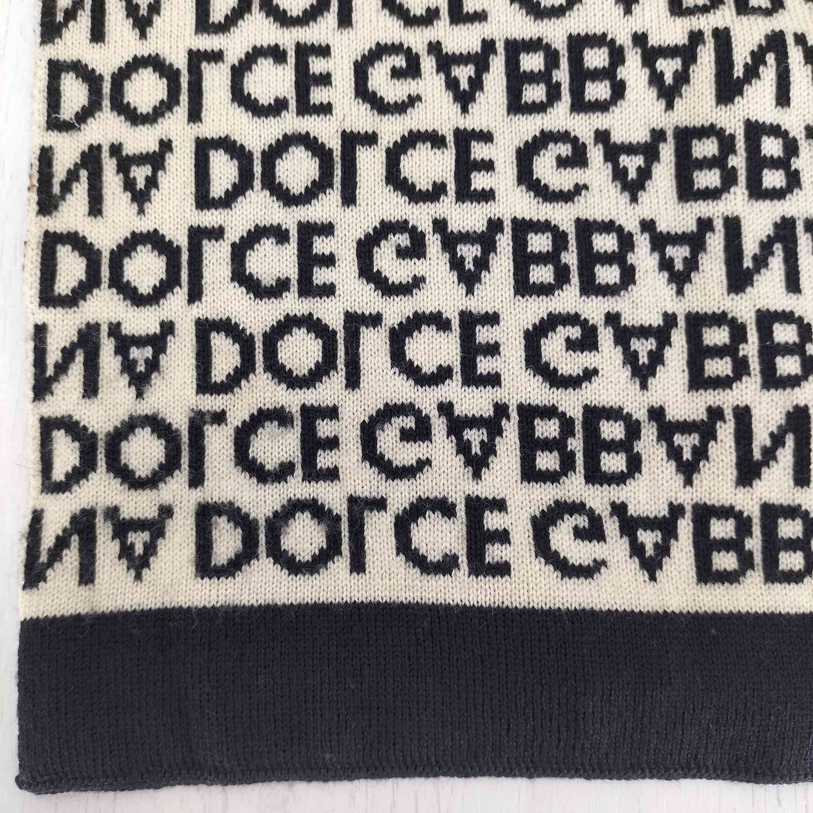 美品　ドルチェアンドガッパーナ　ウール混マフラー　英字ロゴデザイン　茶系 ドルチェアンドガッバーナ DOLCE&GABBANA イタリア製 LANA WOOL