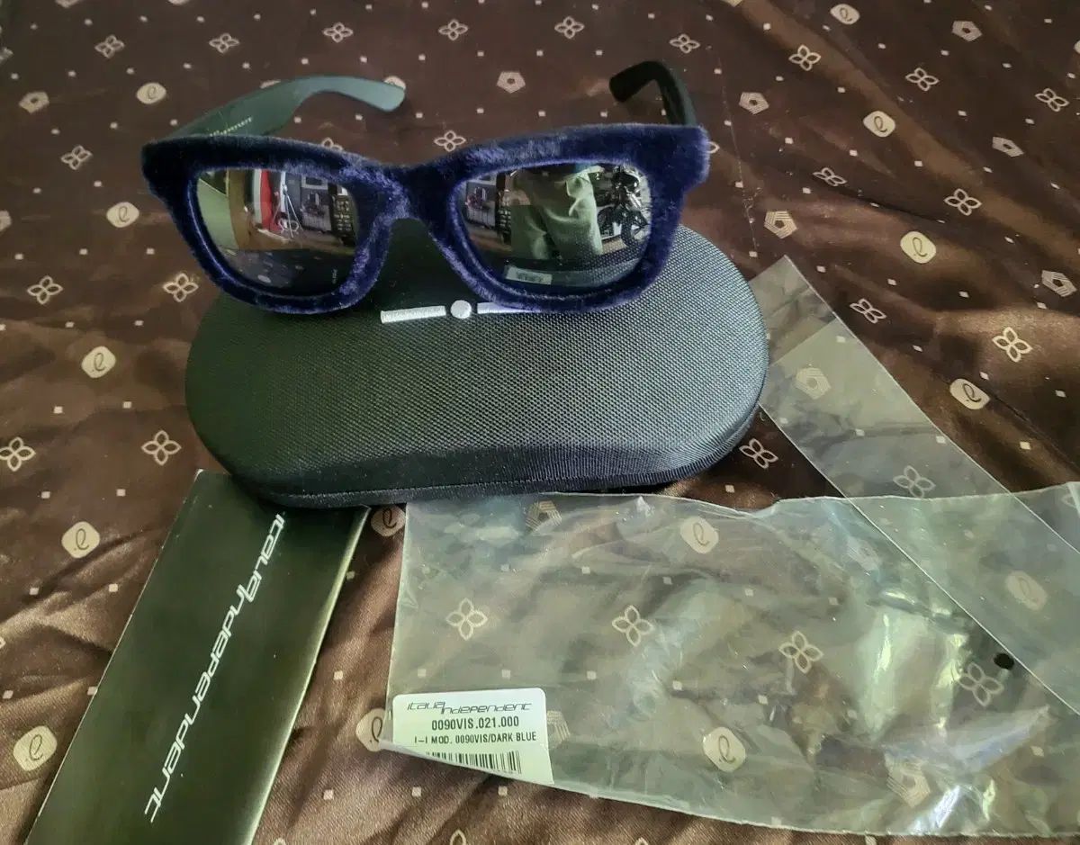 ツアーベルベット ミラー