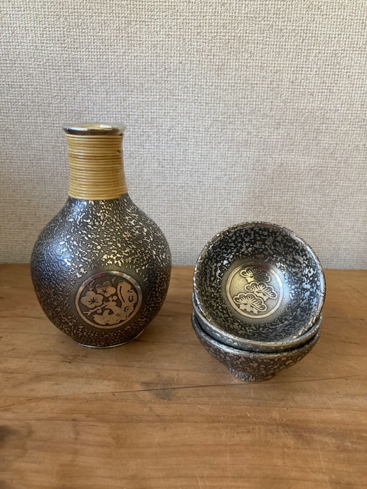 新品未使用　薩摩錫器 【サツマ 岩切 正錫】銘有  徳利と三盃セット◎酒器
