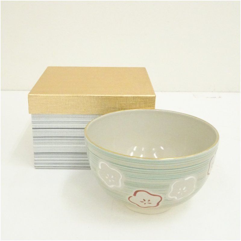 川添寿楽造 色絵梅茶碗（箱付） 茶道 抹茶 おしゃれ 抹茶茶碗