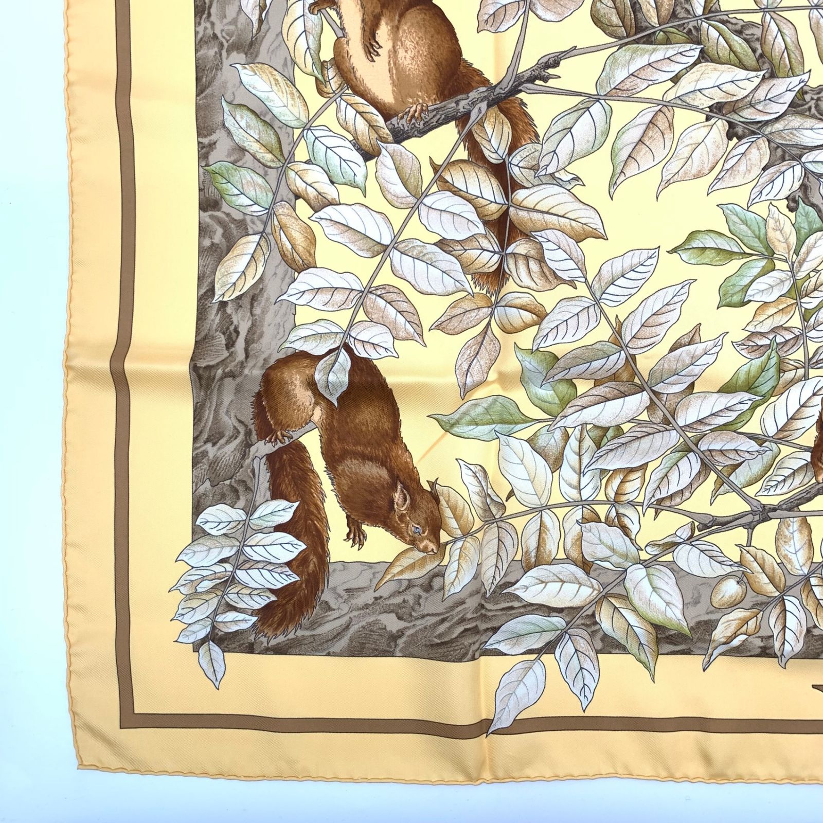 美品 HERMES エルメス カレ 90 CASSE NOISETTE くるみ割り リス柄