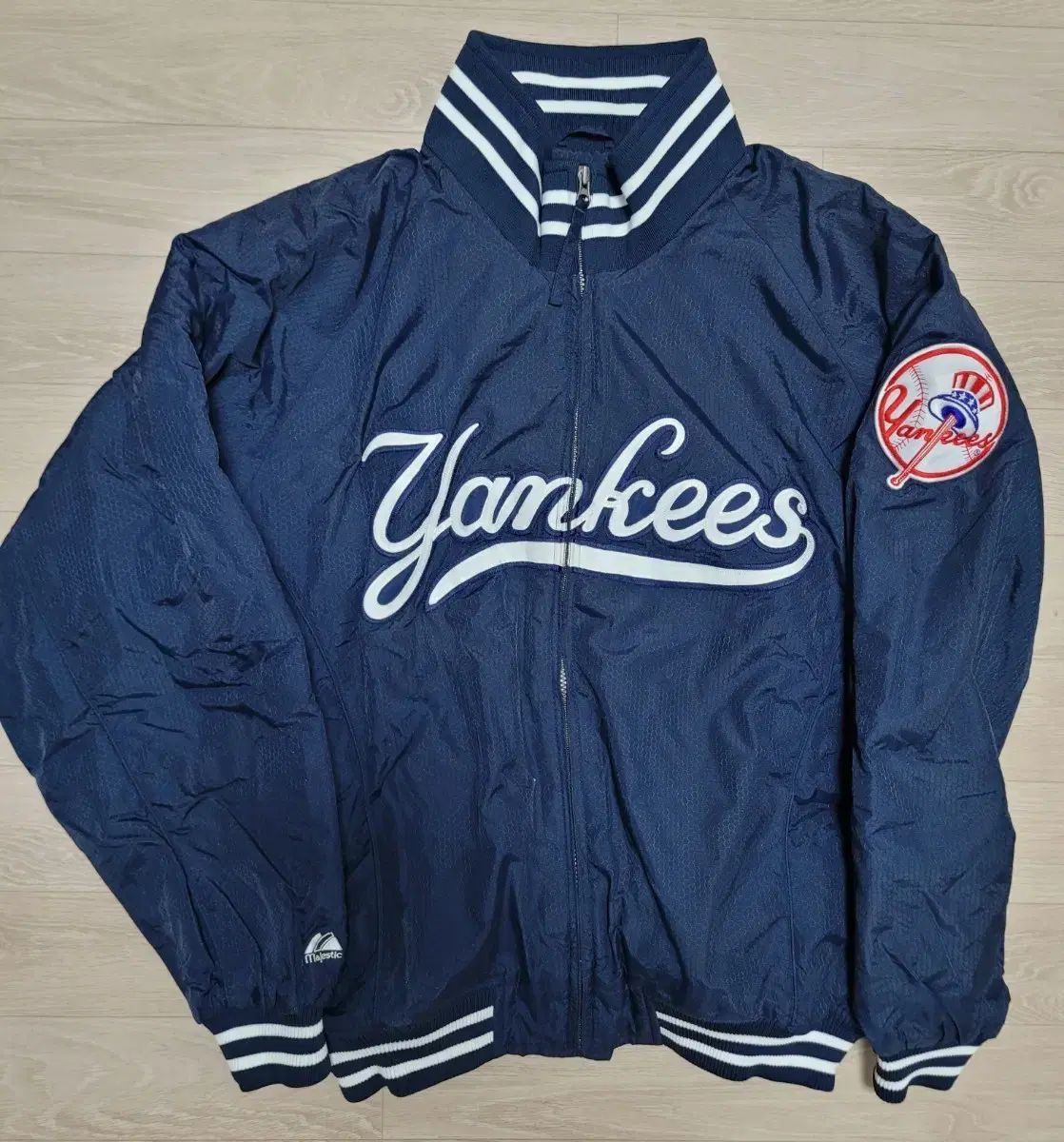 マジェスティック ニューヨークヤンキース スタジャン 裏起毛 Lサイズ