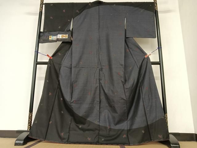 着物10 逸品!! 絹 着物 本場奄美大島紬 古代染色無地 純泥染 小花縞 証紙付 一元式 胴抜き 身丈158cm 裄64cm ☆5 紬（正絹） - 商品一覧 | やまとオンラインストア