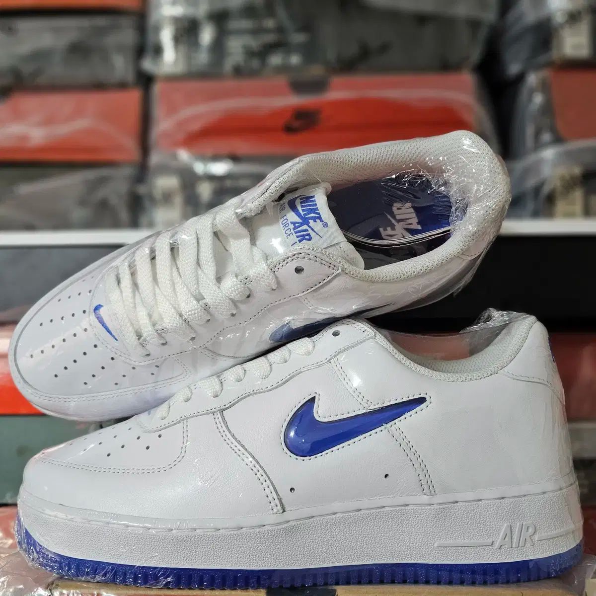 【雷市場（ポンジャン）商品韓国直送】 NIKE(ナイキ) エアフォース 1 ロー カラー オブ もっと 月 白 ／ ハイパーロイヤル