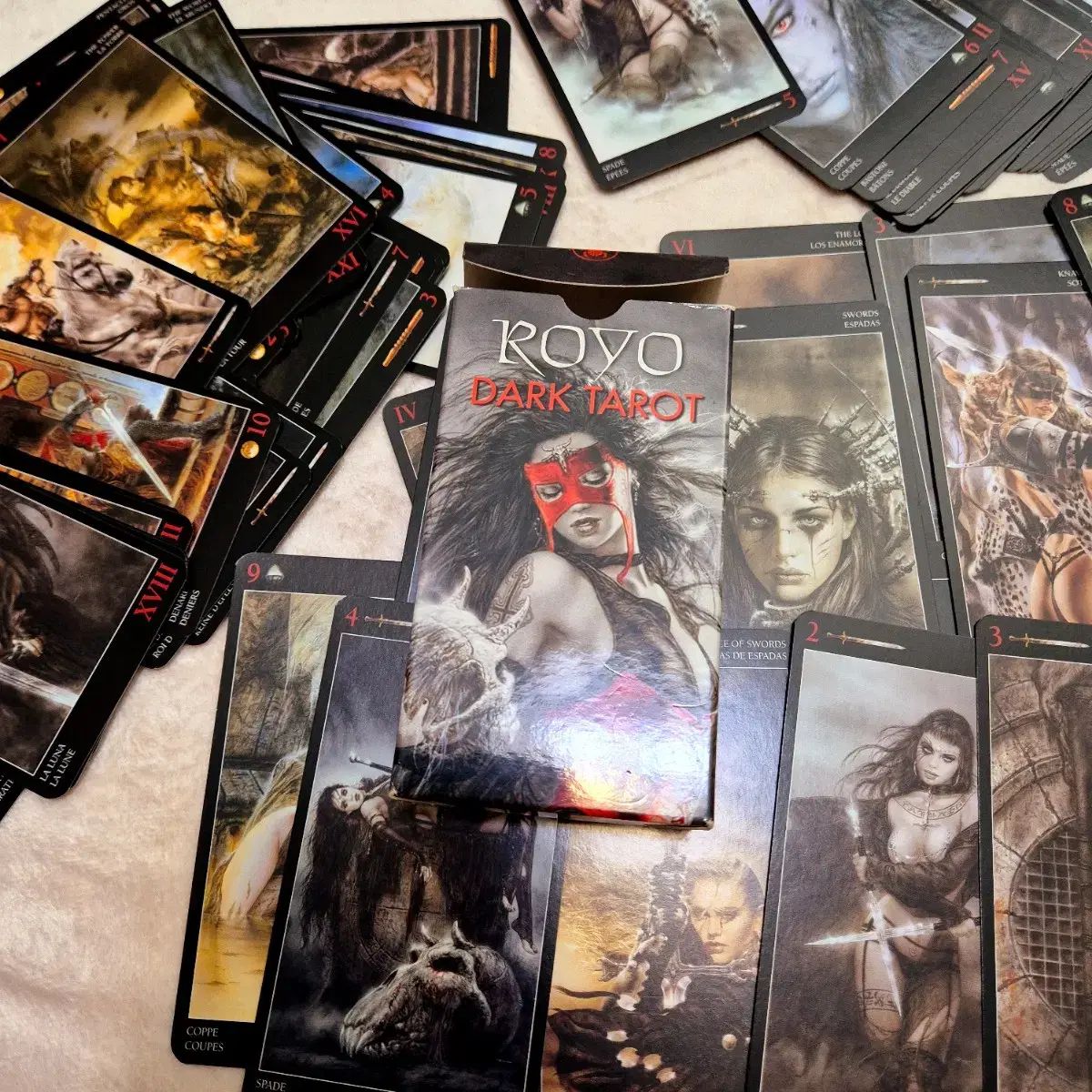 Royo dark tarot 闇 タロットカード