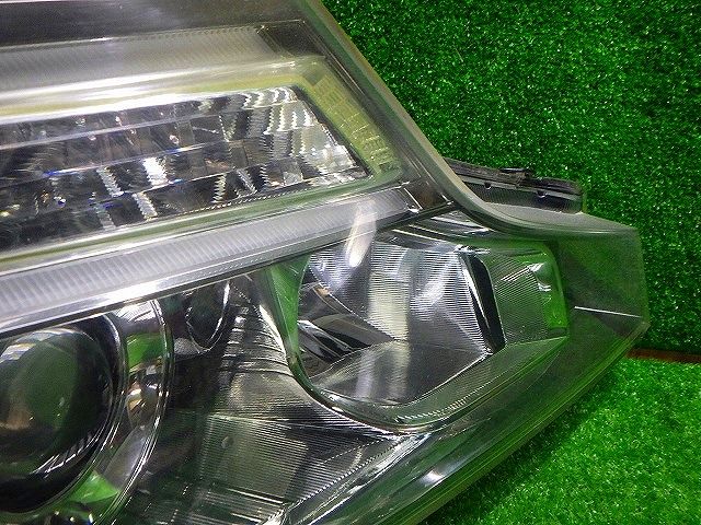 ステップワゴンスパーダ ヘッドライト