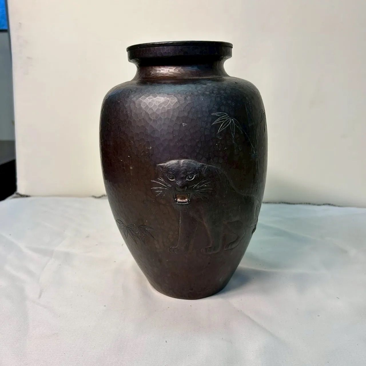骨董】壺 花瓶 寅（金属製 花瓶 虎彫刻 銅製 工芸品