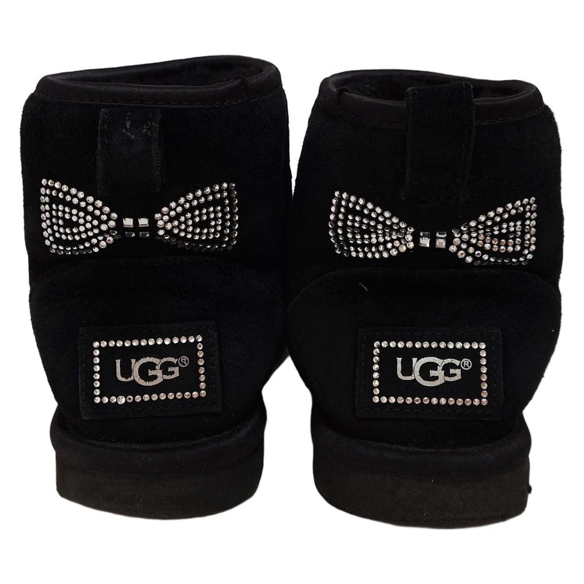 今売れているのはコレ! UGG アグ ショートブーツ 22 レディース - 1006749 黒 リボン|ラインストーン ムートン