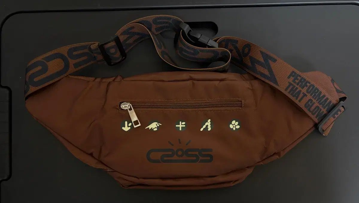 版 トラビス スコット ヒップサック