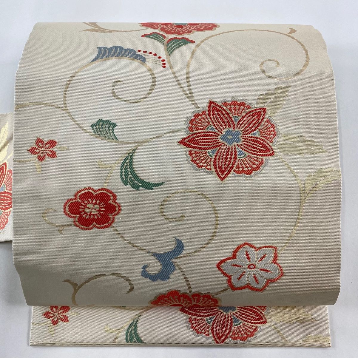 名古屋帯 美品 秀品 関西仕立て 花唐草 箔 クリーム 正絹 【中古  