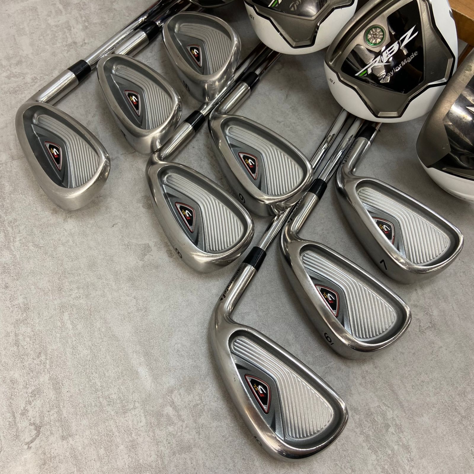TaylorMade - GH93 ゴルフクラブセット TaylorMade テーラーメイドメンズ 右利き テーラーメイド メンズゴルフ クラブセット 13本 右利き用