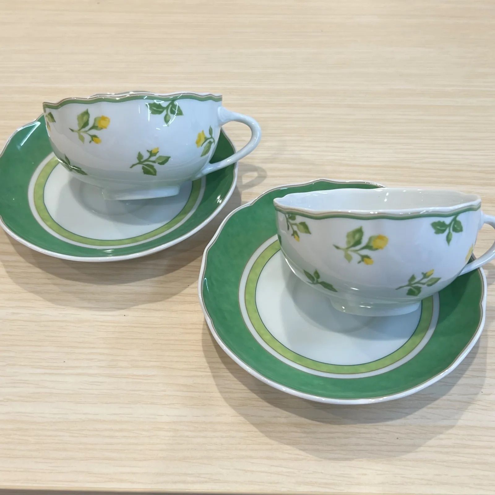 HUTSCHENREUTHER ティーカップ＆ソーサー 2客セット HUTSCHENREUTHER（フッチェンロイター）ティーカップ&ソーサー 2客