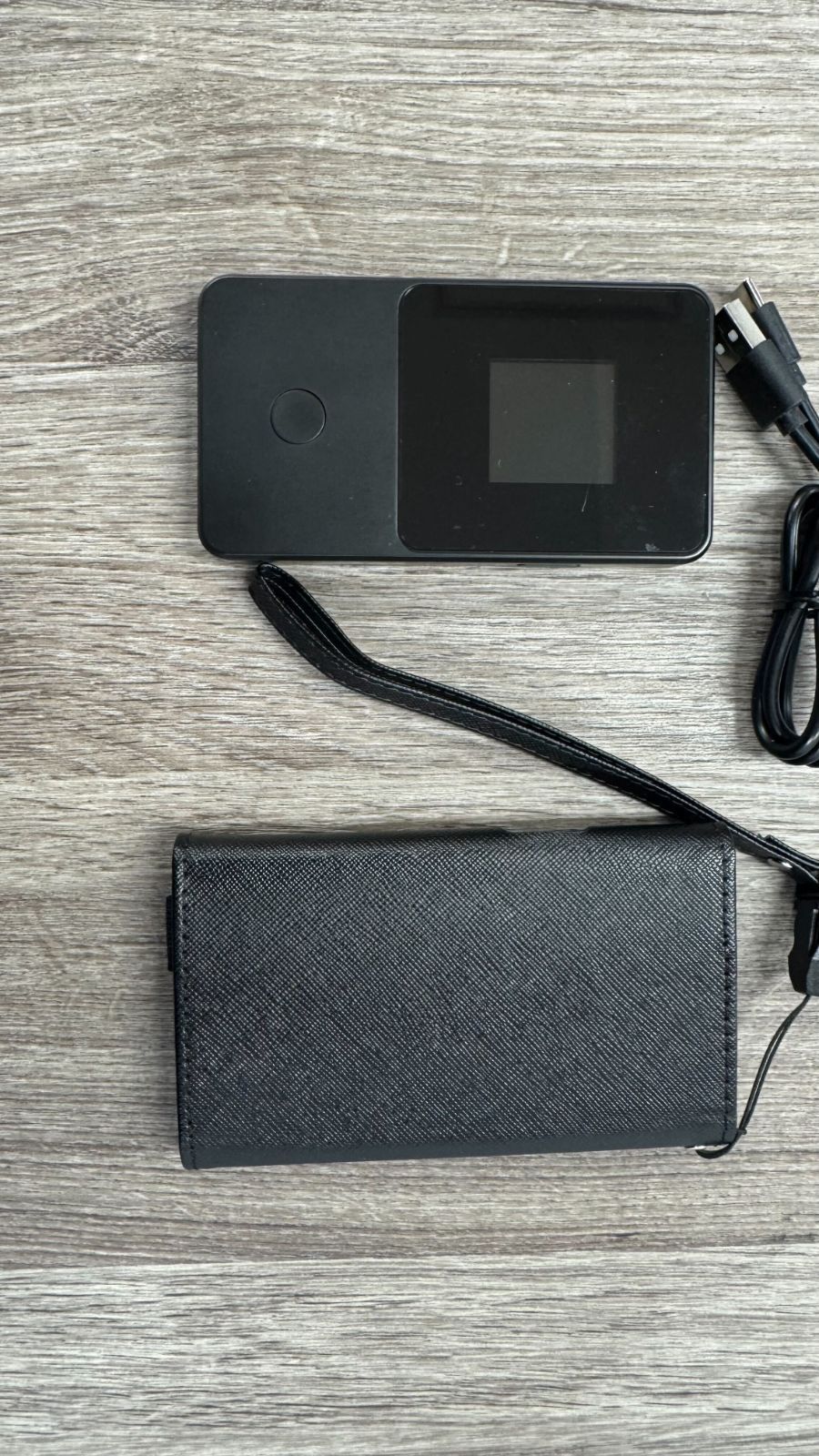 【リチャージMOBILE公式・ケース付き】国内62.9ギガ付きモバイルルーター（リユース品）ギガ有効期限：2026年1月4日まで」+世界ギガ残容量：3ギガ　2025年12月5日までに開通