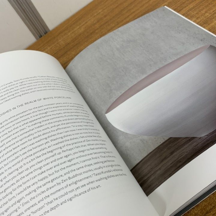 ▲01)【同梱不可】黒田泰蔵 陶芸作品集 Taizo Kuroda/I. Miyake/T. Ando/P. Jodidio/Prestel/白磁/工芸/陶器/美術/芸術/図版/洋書/素焼き/A △01)【同梱不可】黒田泰蔵 陶芸作品集 Taizo Kuroda/I. Miyake