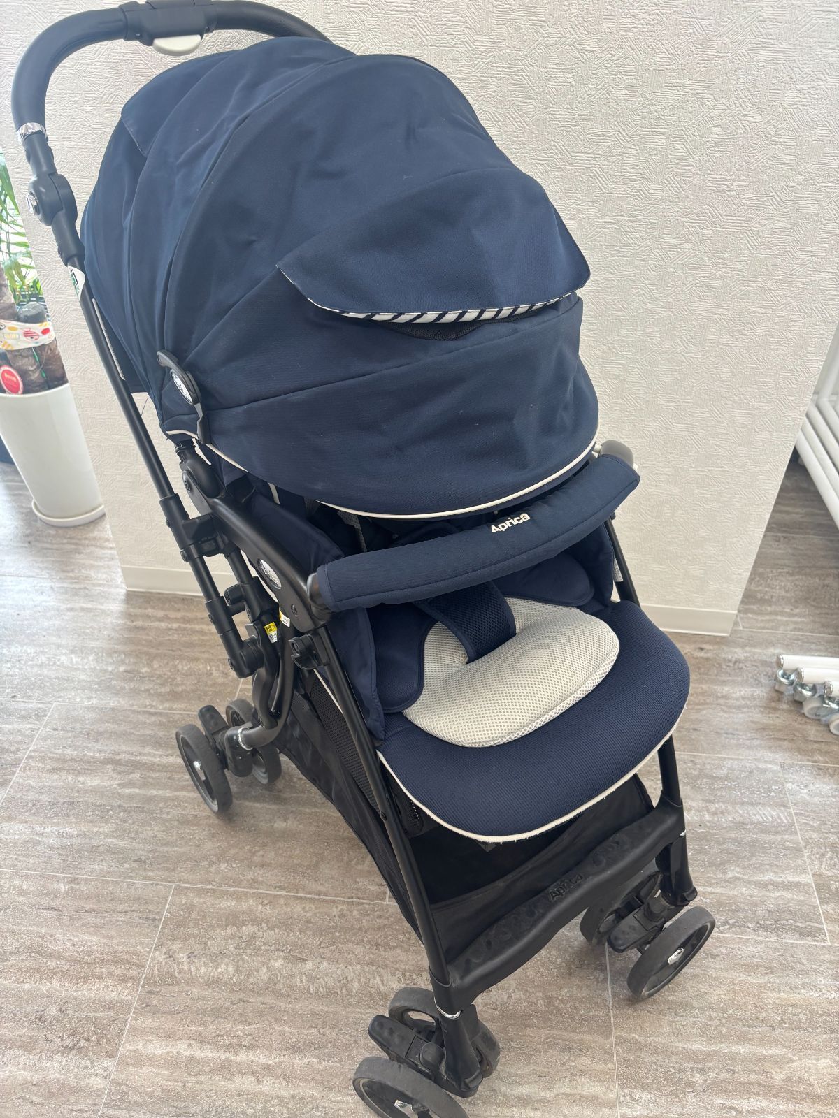 アップリカ ベビーカー ラクーナビッテクッション ネイビー オート4輪